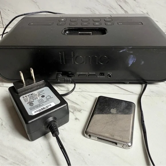 Apple iPod Nano 3rd Gen 4GB A1236 + iHome iA91 Dual Alarm Clock Radio MP3 Player - Picture 9 of 10